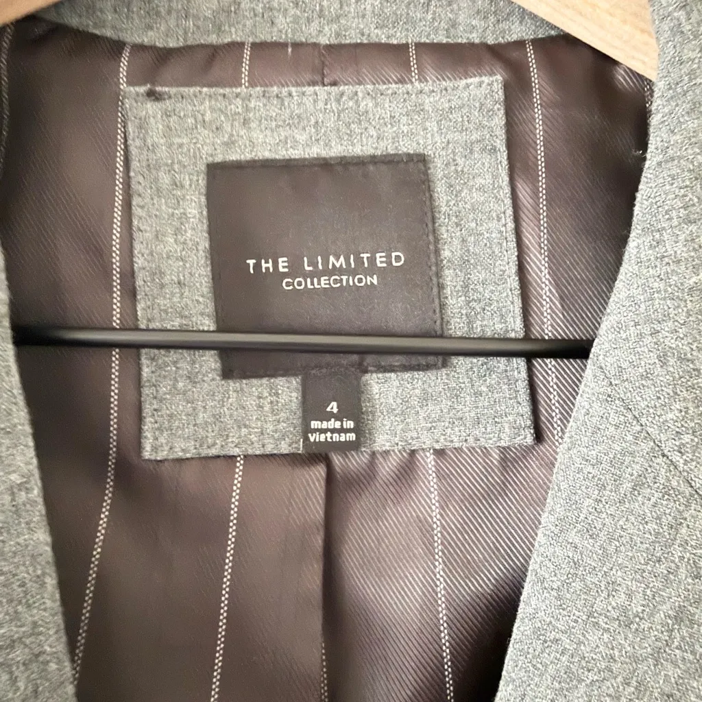 The Limited Collection Two Button Blazer in Gray Size 4 - Image 4