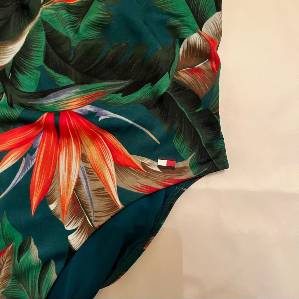 Tommy Hilfiger Palm Swimsuit size Medium Bird of Paradise one piece Tropical - Image 4