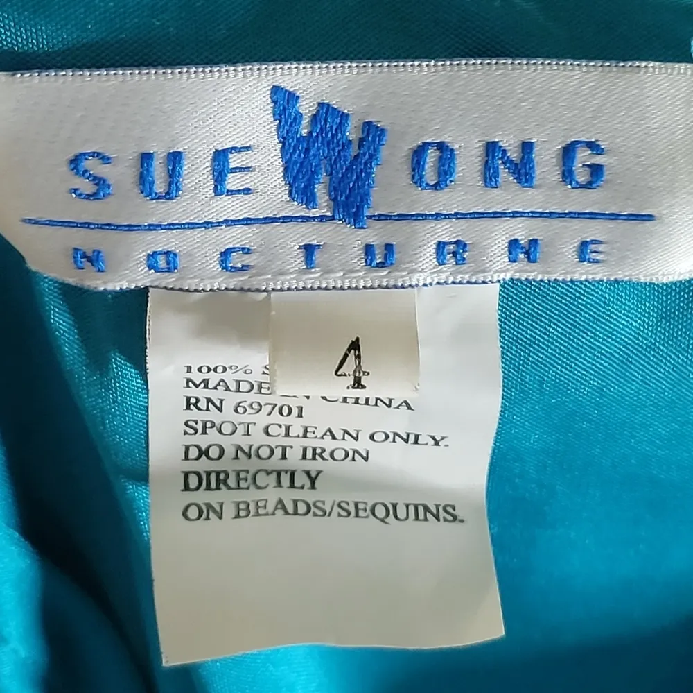 Sue Wong 2 tone halter style formal dress size 4 - Image 6