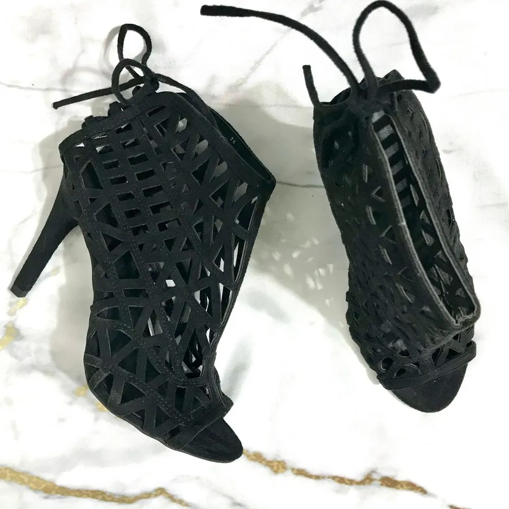 Zigi Soho Black Suede Laser Cut Cutout High Heel Women Sandals size 7.5 - Image 2