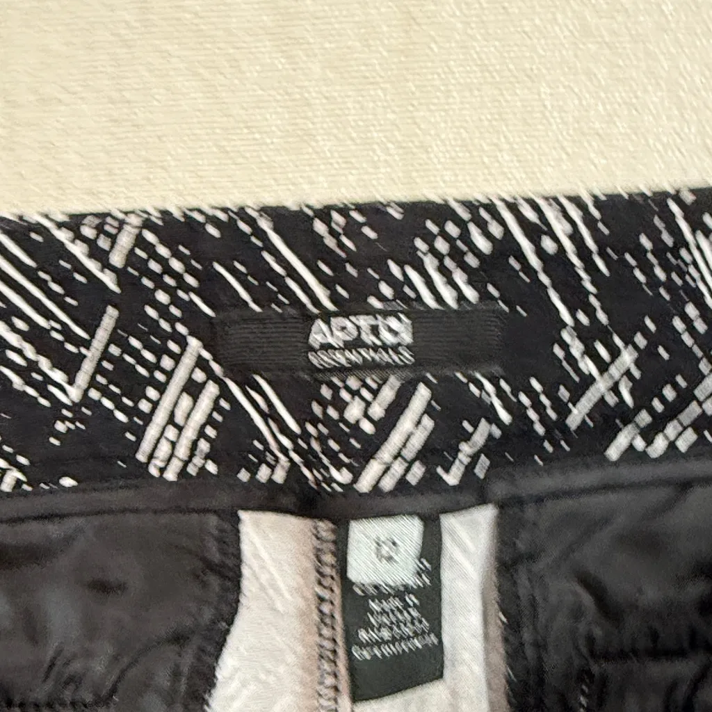 Apt. 9 Black and White Women's Shorts - Image 6