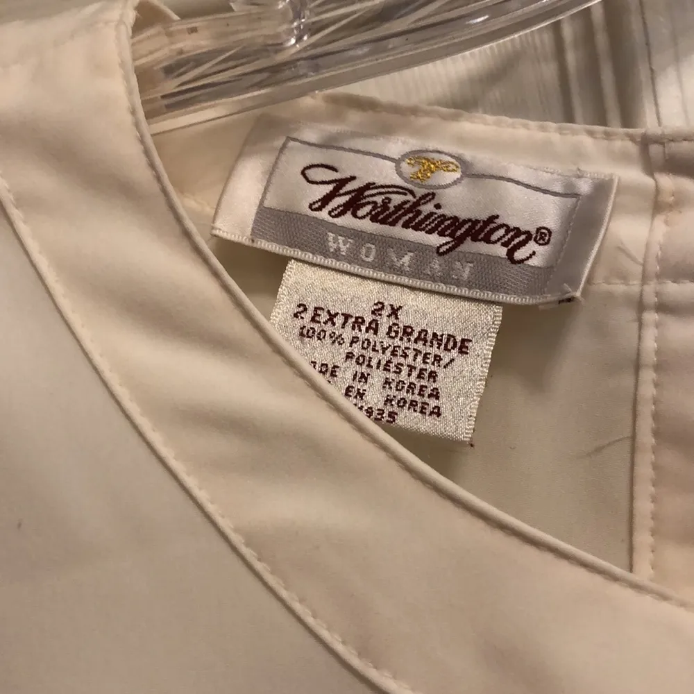 Vintage Worthington Woman Beige Short Sleeve Dressy Shell Blouse 2X - Image 2