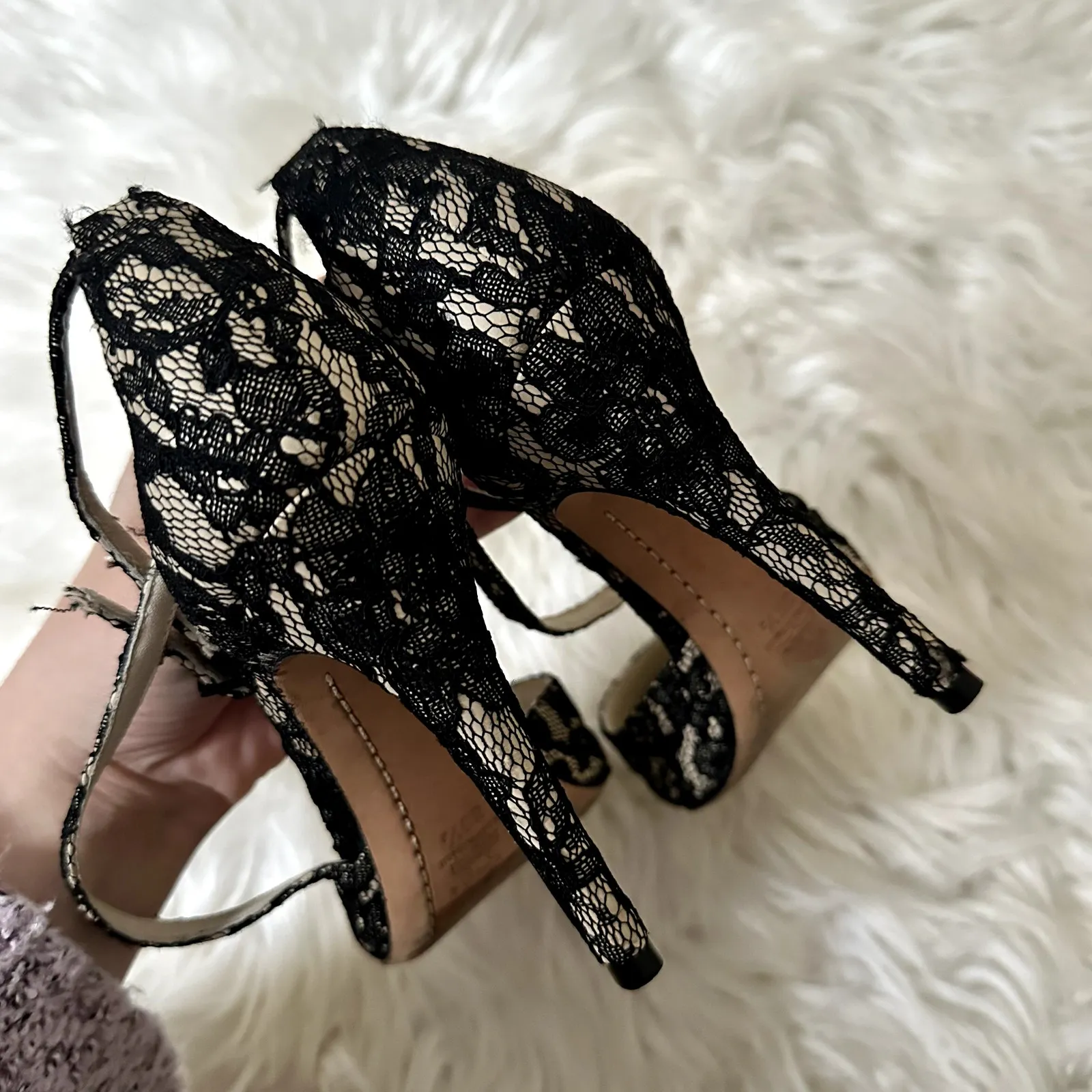 Alice + Olivia Delia Lace Pump Sz 6 - Image 5