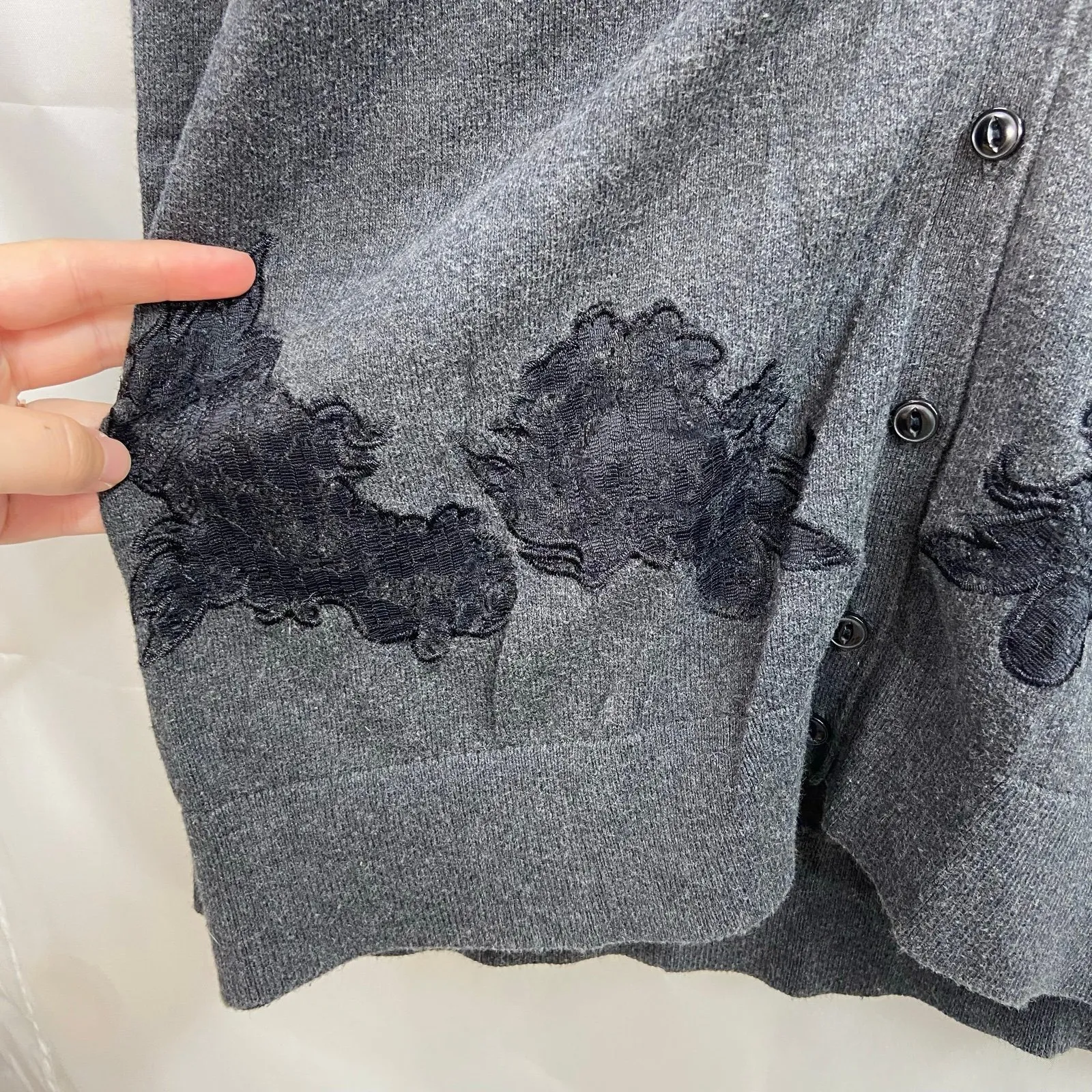 Ann Taylor LOFT women's gray black floral lace button v-neck cardigan sweater XL - Image 3