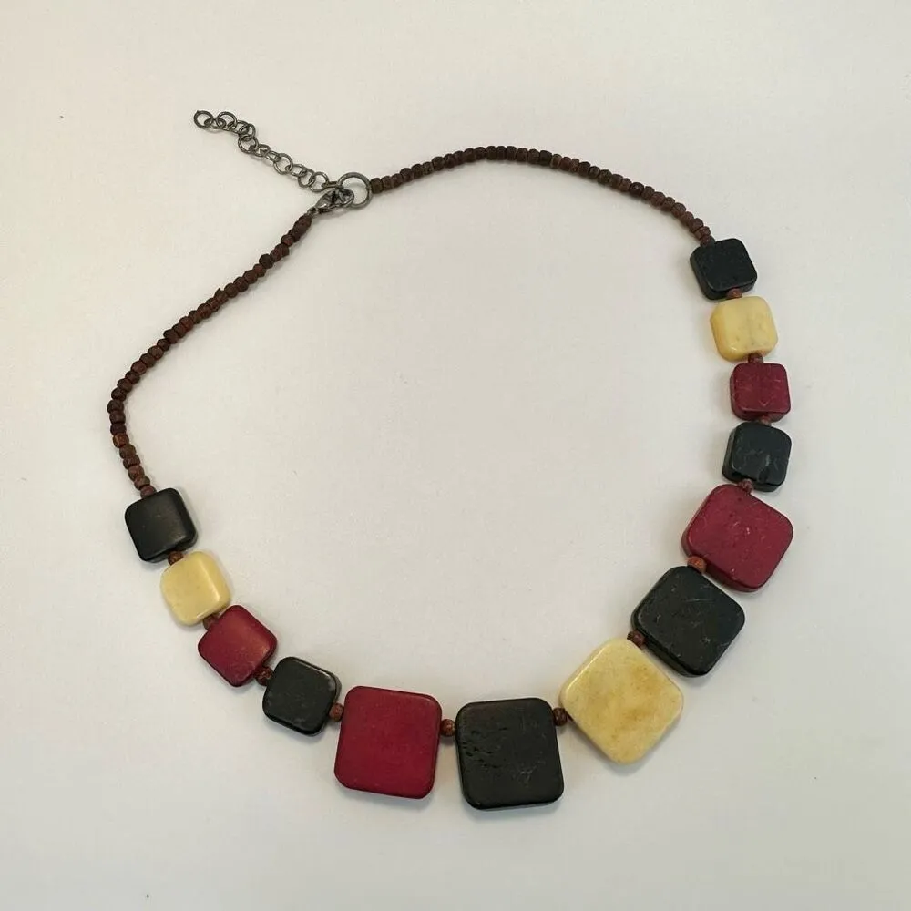Red black and cream square beaded necklace - Image 3