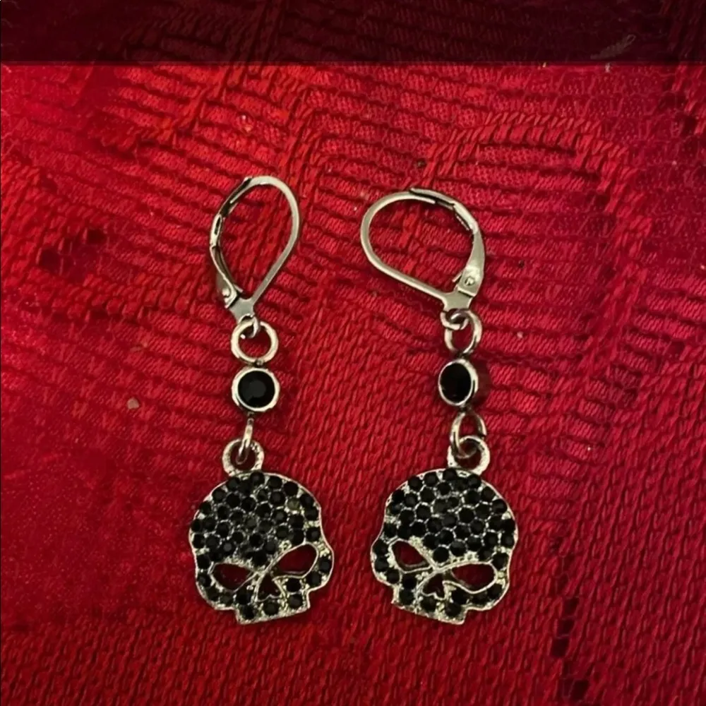 - Limited! Black Stone Skull Rhinestone Earrings - Image 2