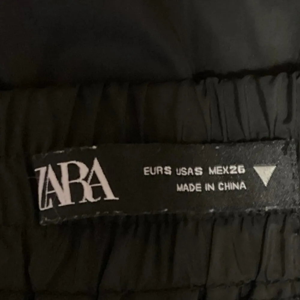 Zara Women's Black High Rise Cuff Hem Elastic Waist Tapered Cargo Pants Size S - Image 4