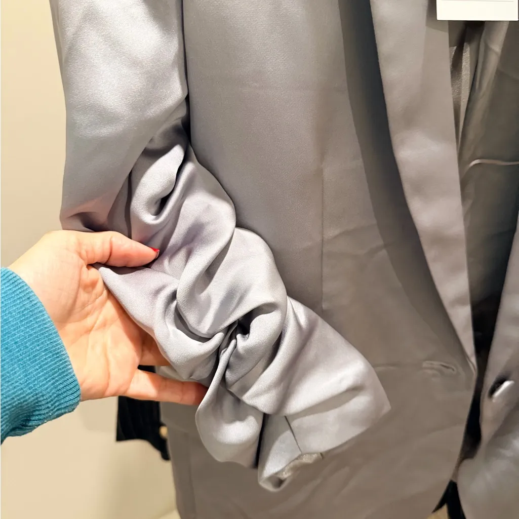 NWT Generation love Madison satin blazer in platinum women's size medium - Image 5