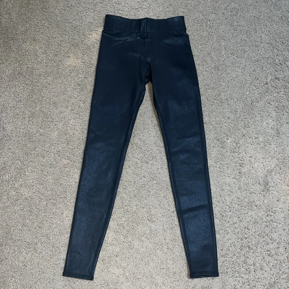 Alo Yoga High Waist Airbrush Legging Crackled Performance Leather‎ Black XS - Image 3