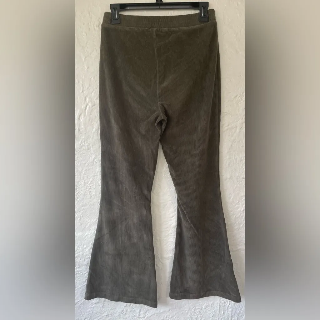 Aerie Groove-On comfy corduroy flare pants, olive green, front piping; size S - Image 4