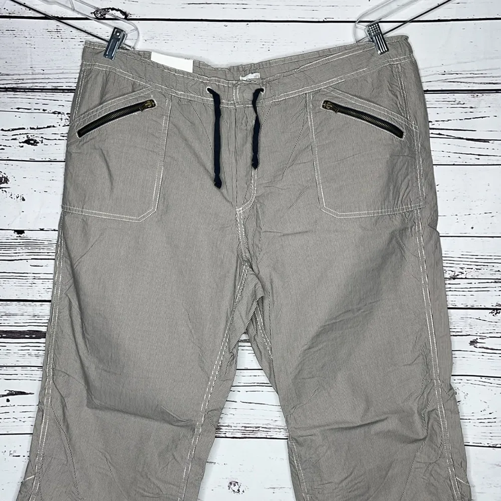 Gap NWT Size 20 Tan & Blue Stripe Surplus Patch Pocket Capri Pants - Image 2