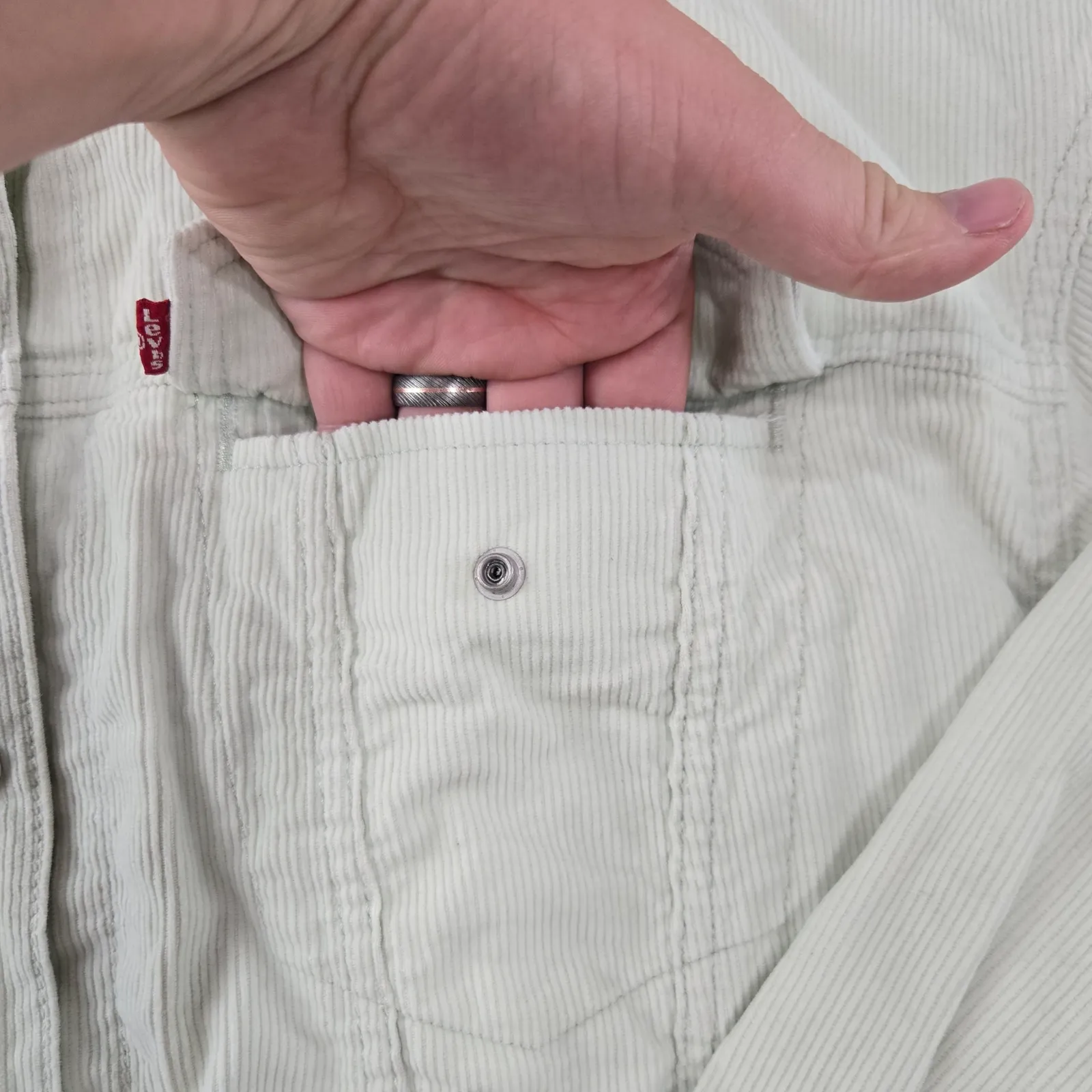 Levi’s Baby Baggy Crop Corduroy Sherpa Trucker Jacket Meadow Mist Green Size 2X - Image 3