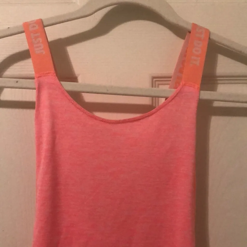 NIKE DRI-FIT Top. - Image 2