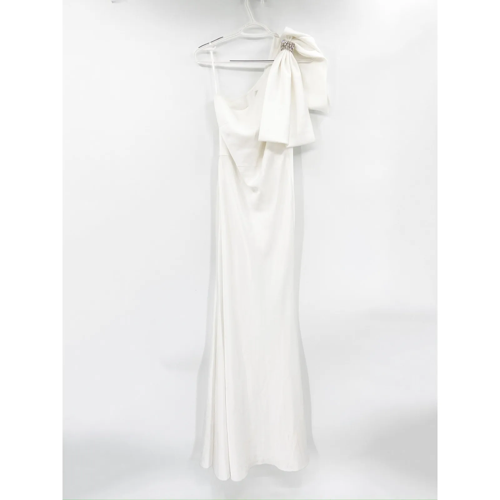 Sachin & Babi Aubrey Ivory Satin Crepe Bow Shoulder Formal Gown Size 2 - Image 4