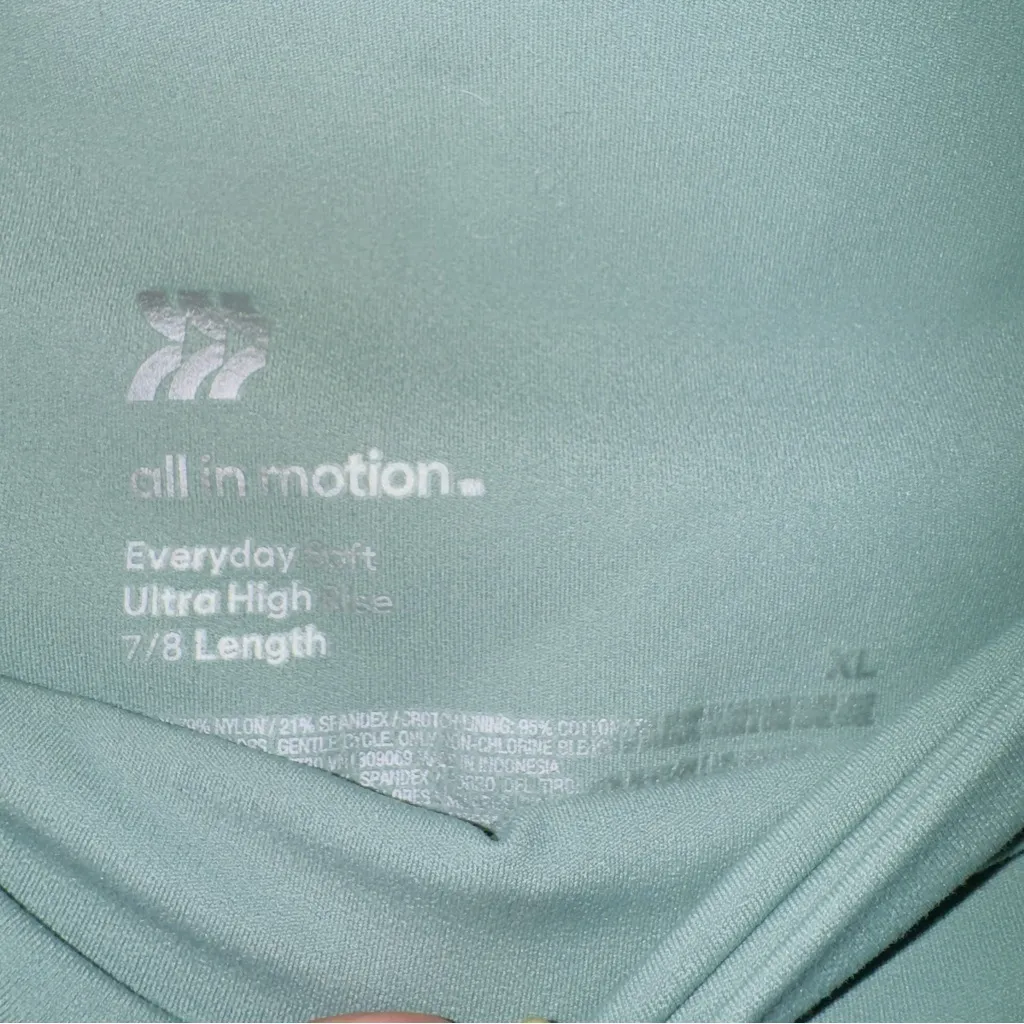 All in Motion Women's Sea Blue Green Everyday Soft Ultra High Rise 7/8 Leggings - Image 3