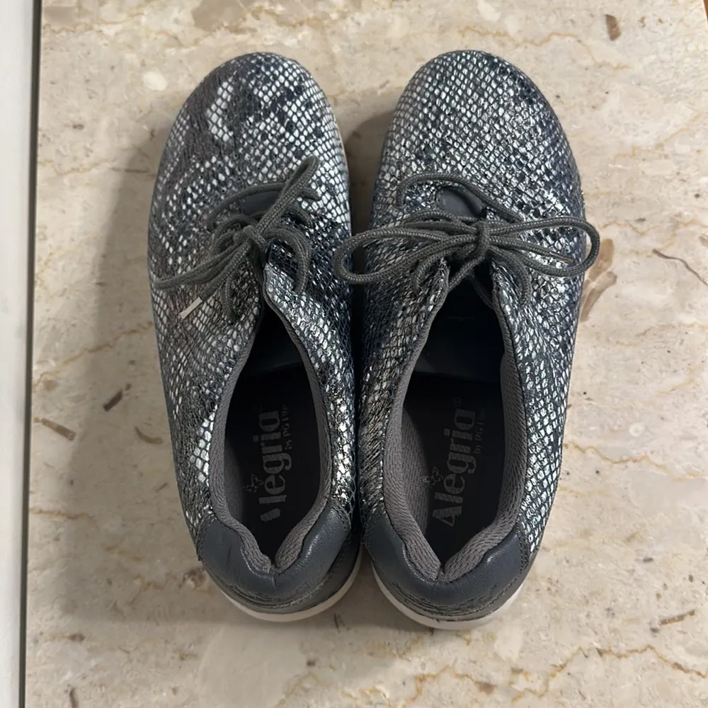 Alegria By Pg Lite Shoes Metallic Snake Print Leather - Image 4