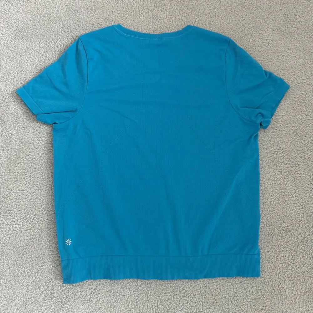 Athleta In Motion Seamless Tee size L - Image 4