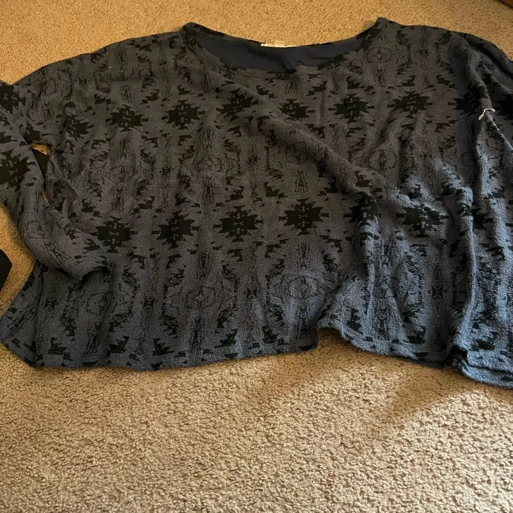 Vans xl blue and black tee - Image 2