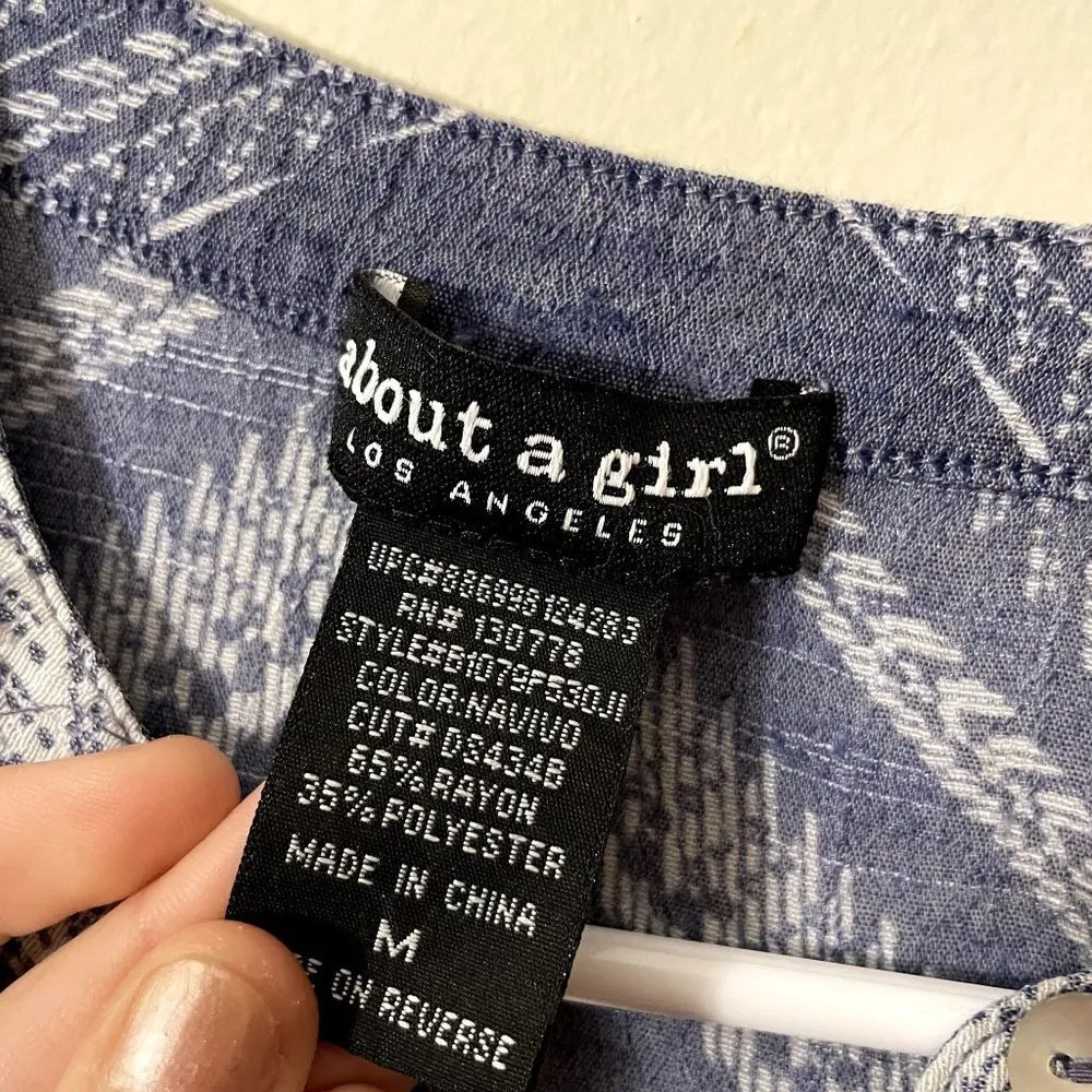 About a Girl LA blue and white chevron lightweight sleeveless summer top sheath - Image 3