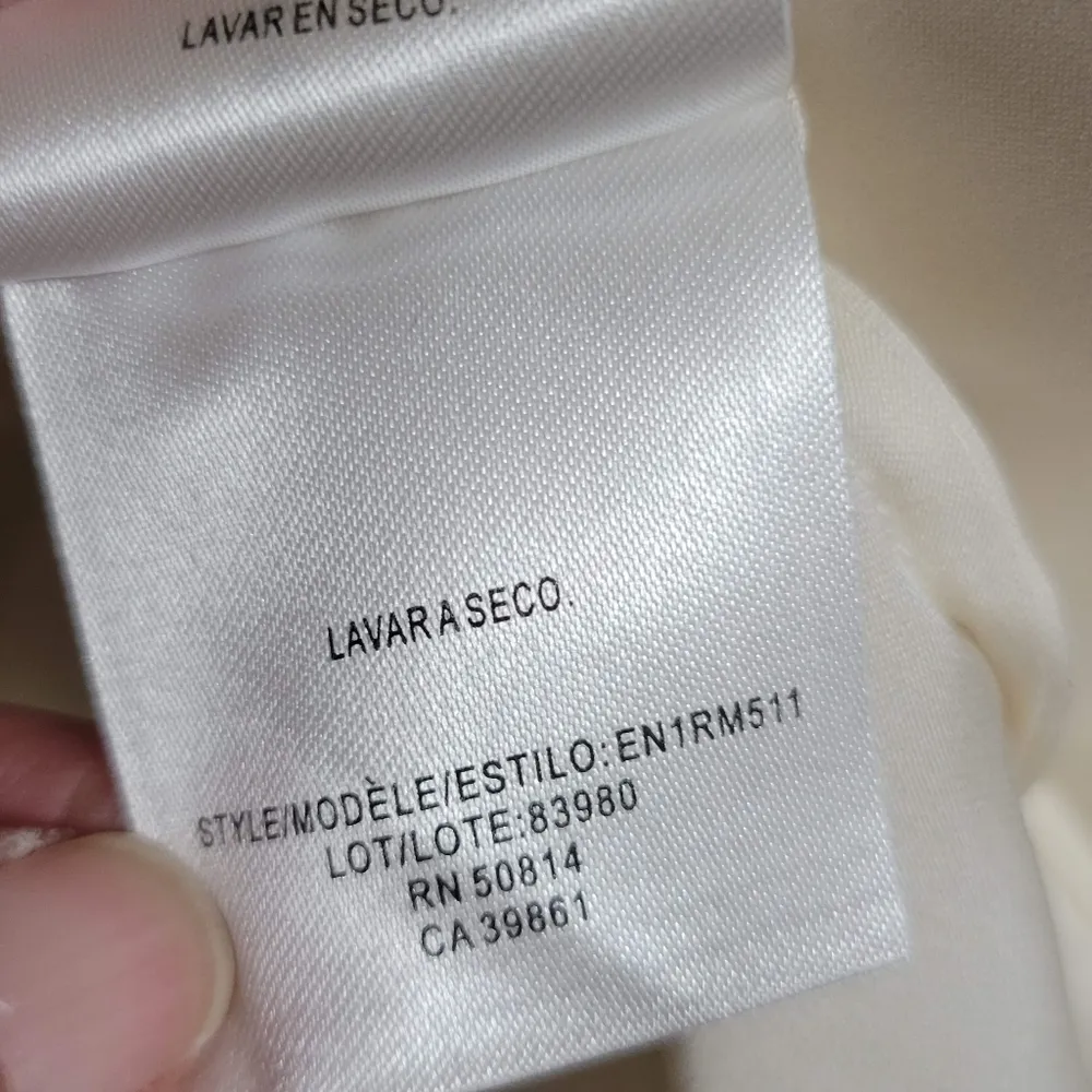 Elie Tahari cream looped detail collar hidden placket silk blouse size medium - Image 9