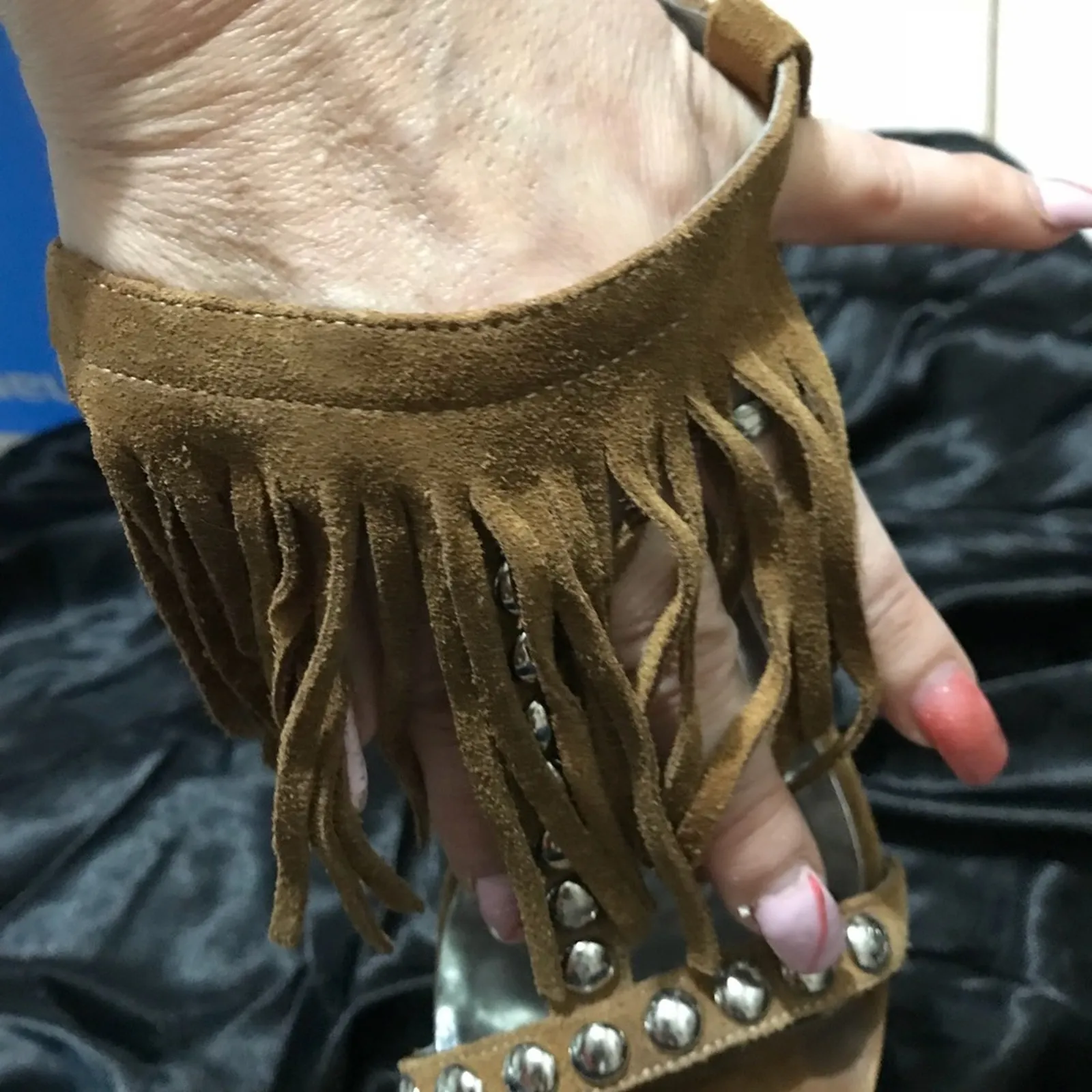 GUESS genuine suede silver studded high heels, size 7 EUC - Image 5