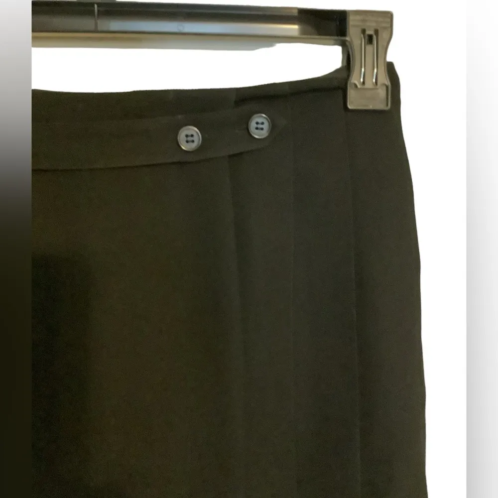 Anne Klein Women’s Pleated Accents Knee-Length Skirt. EUC Size 6 - Image 2