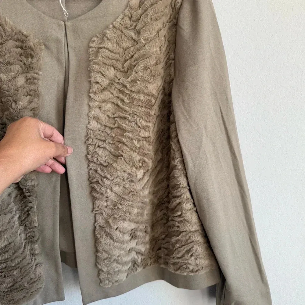 Chico’s Women Faux Fur Ponte Taupe Tan Jacket Cardigan Paneled Solid Size 3 NWOT - Image 3