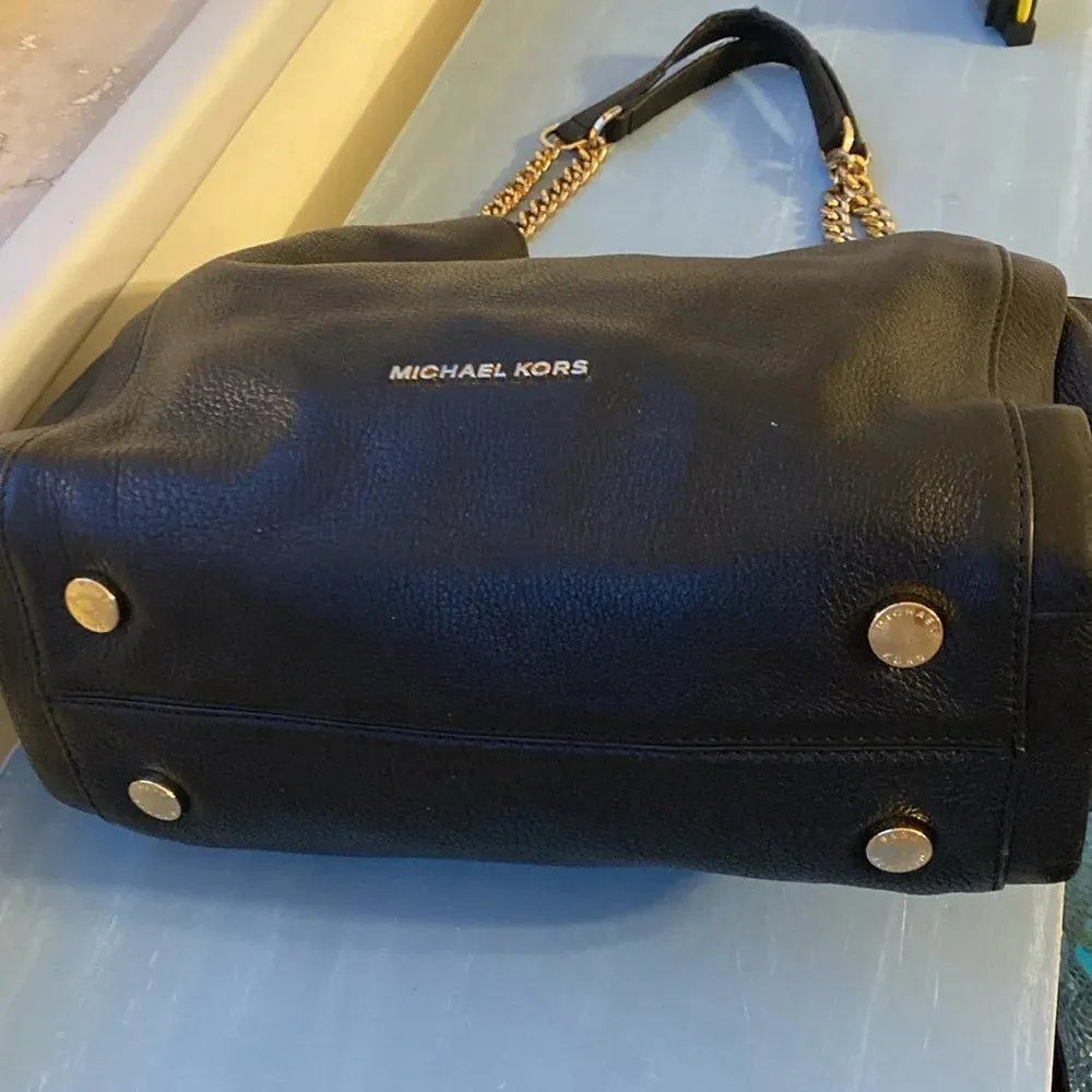 Michael Kors Newbury Pebbled Leather Chain Tote‎ Bag - Image 5