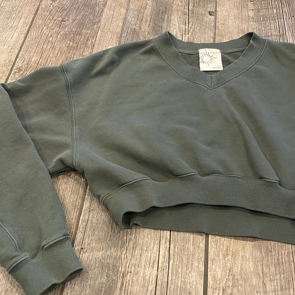 Aerie Green Cropped Sweatshirt - Image 2