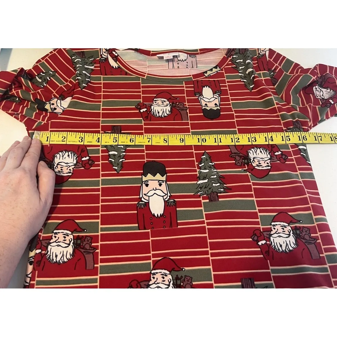 LuLaRoe L Gigi Christmas Santa Print Buttery Soft 3/4 Sleeve Shirt NWT rare - Image 8
