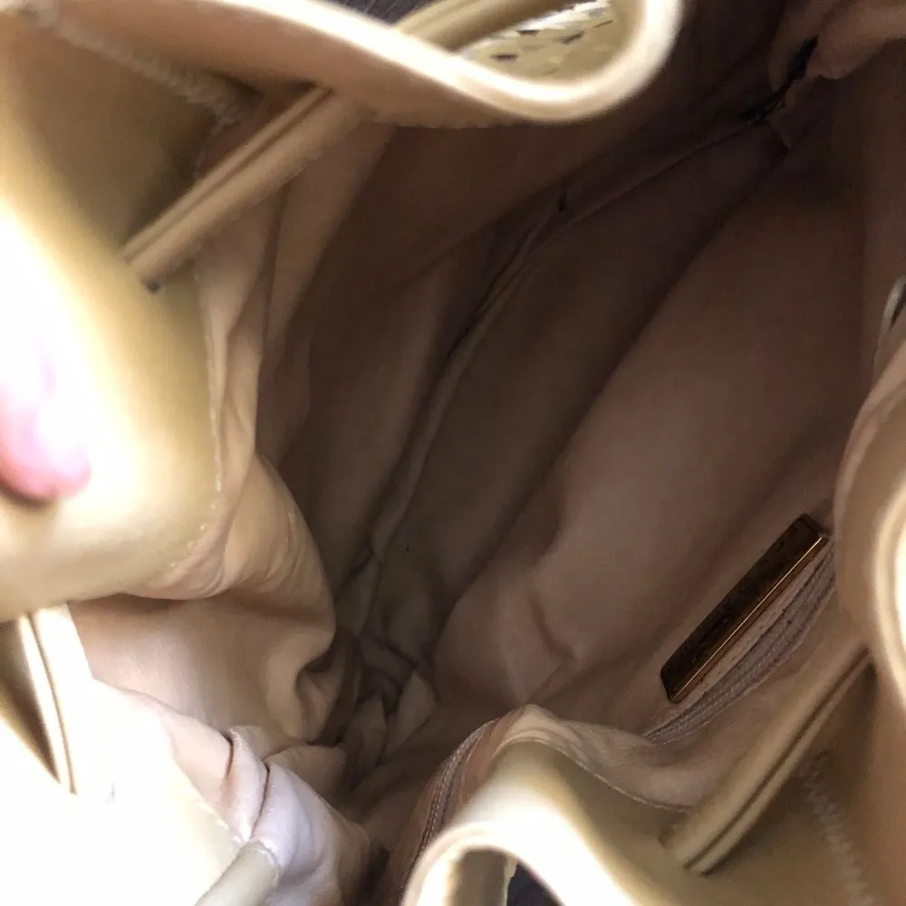 Cross body mini bucket bag beige - Image 6