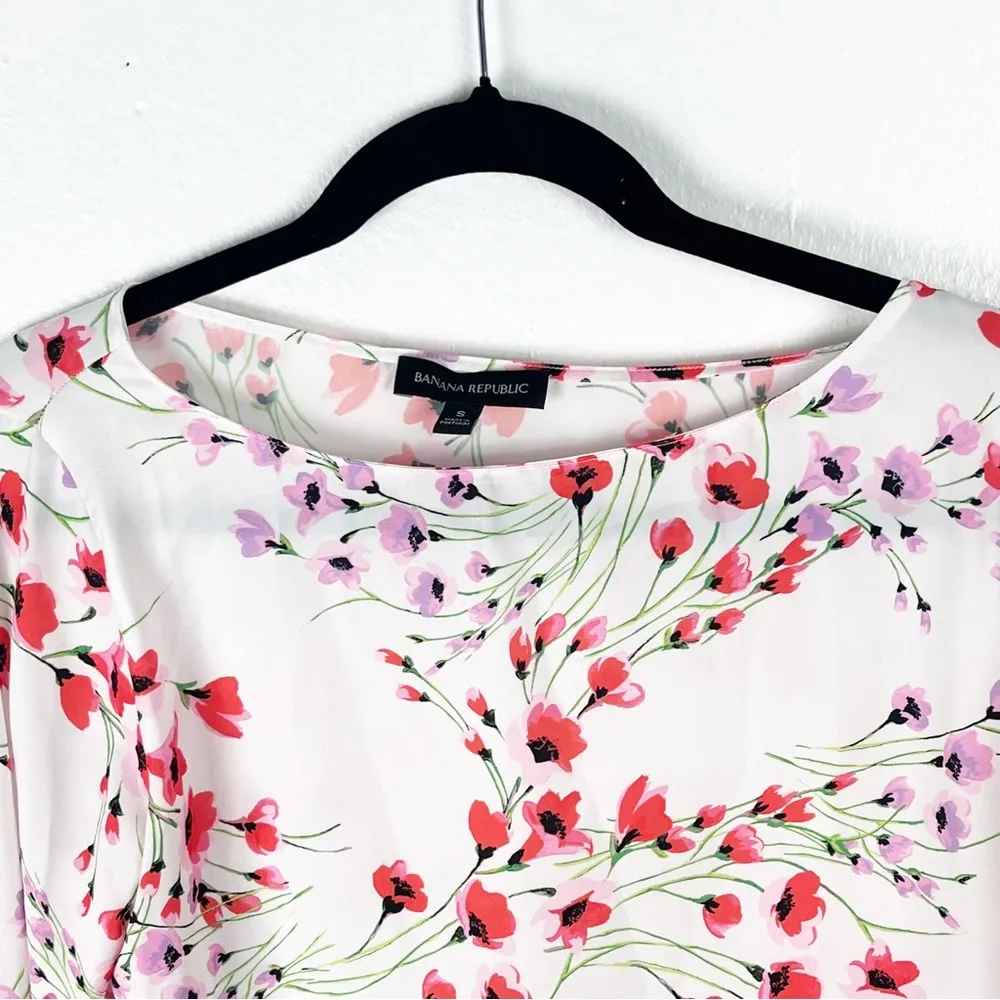 BANANA REPUBLIC Floral Fluted Bell Sleeves Blouse, Size Small - Image 5
