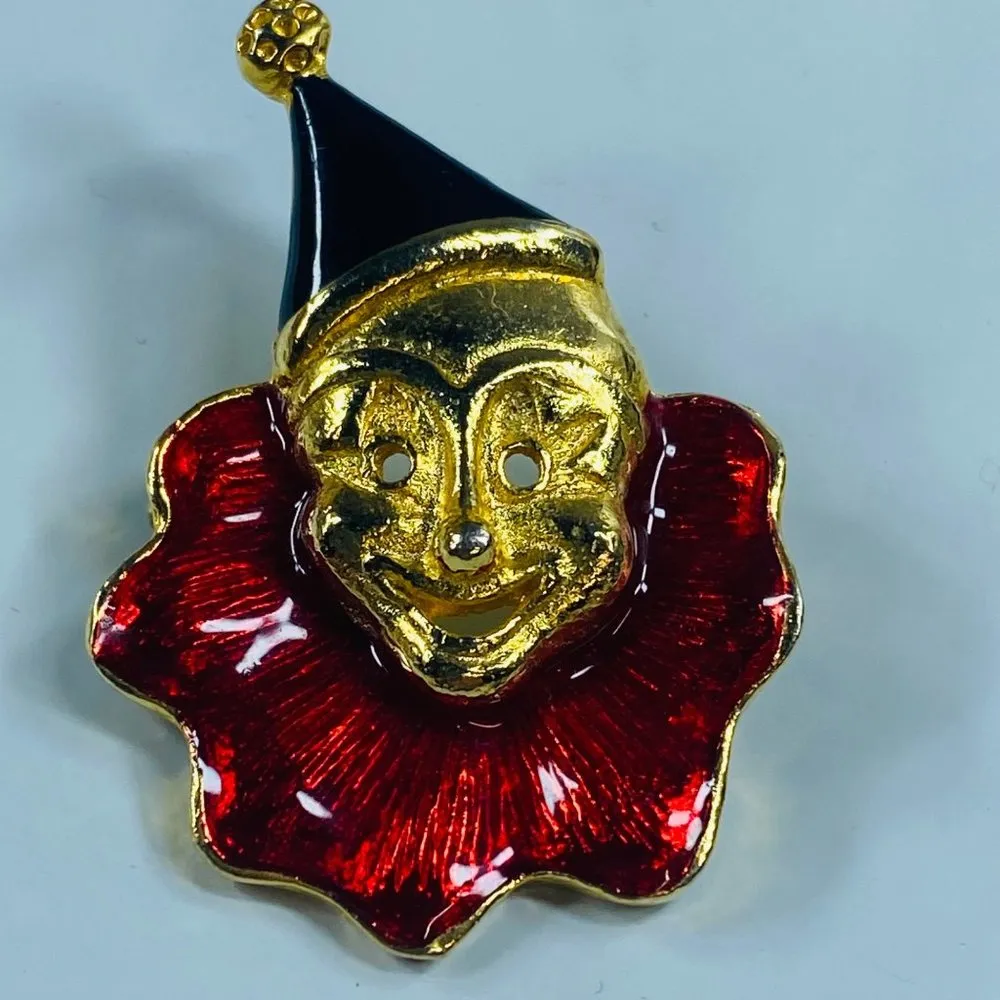 Creepy Clown Pin Brooch Gold Tone Enamel Hat Ruffled Red Collar Smiling Vintage - Image 16