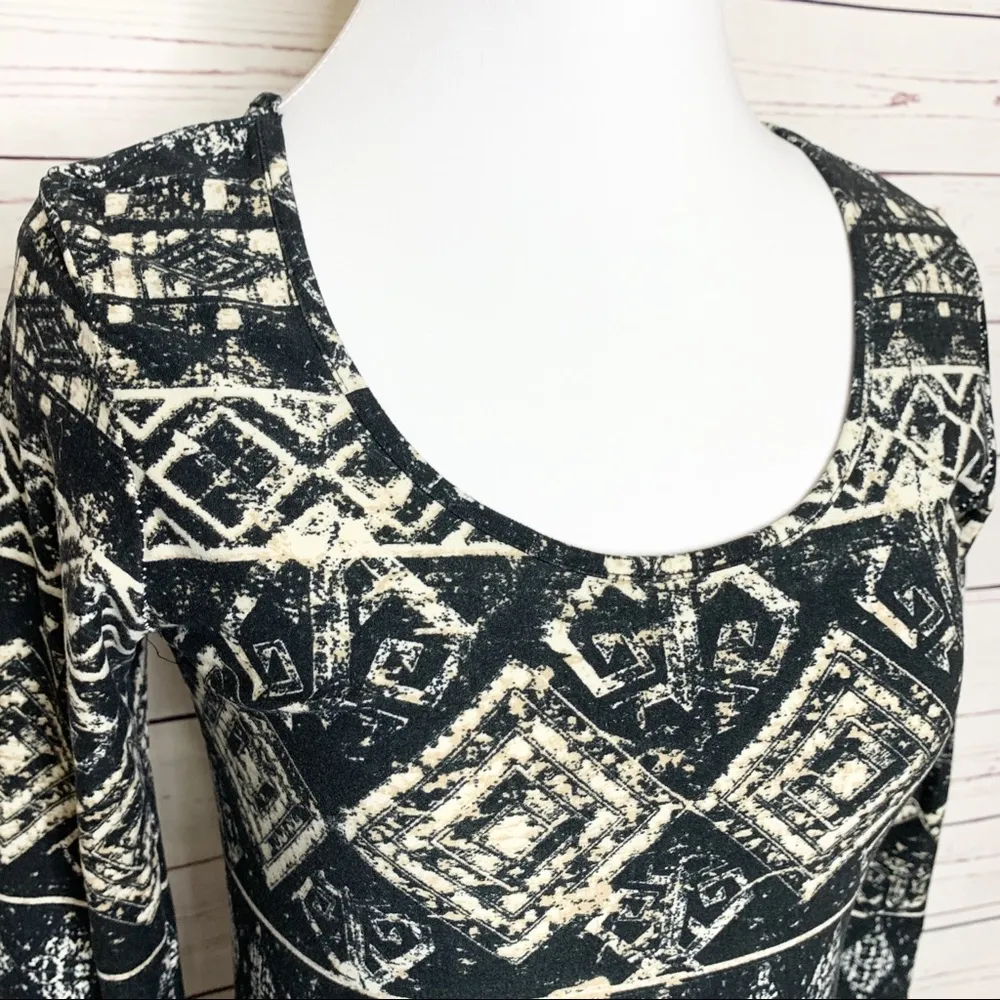 Hot Kiss 3/4 Sleeve Scoop Neck Bodycon Mini Dress Size Medium Black Aztec Boho - Image 9