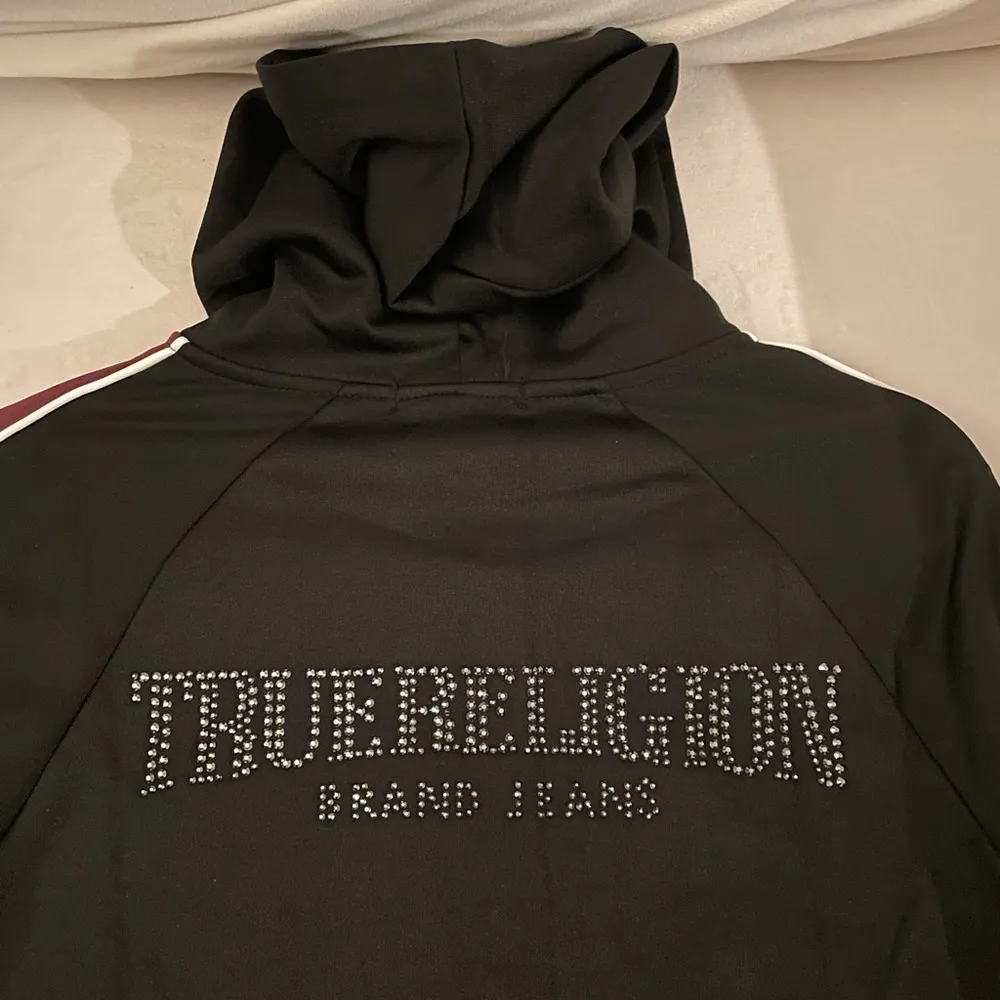 NWT True Religion Crystal Zip Hoodie Size S Black & Maroon - Image 6