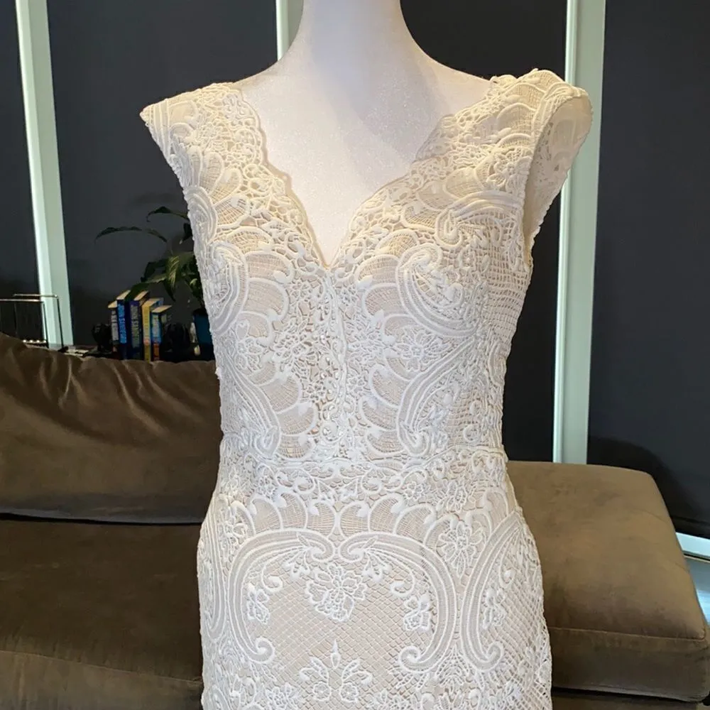 Women’s Bohemian Wedding Dress with Nude Lining Zip Up Back Size 2 NWT - Image 4
