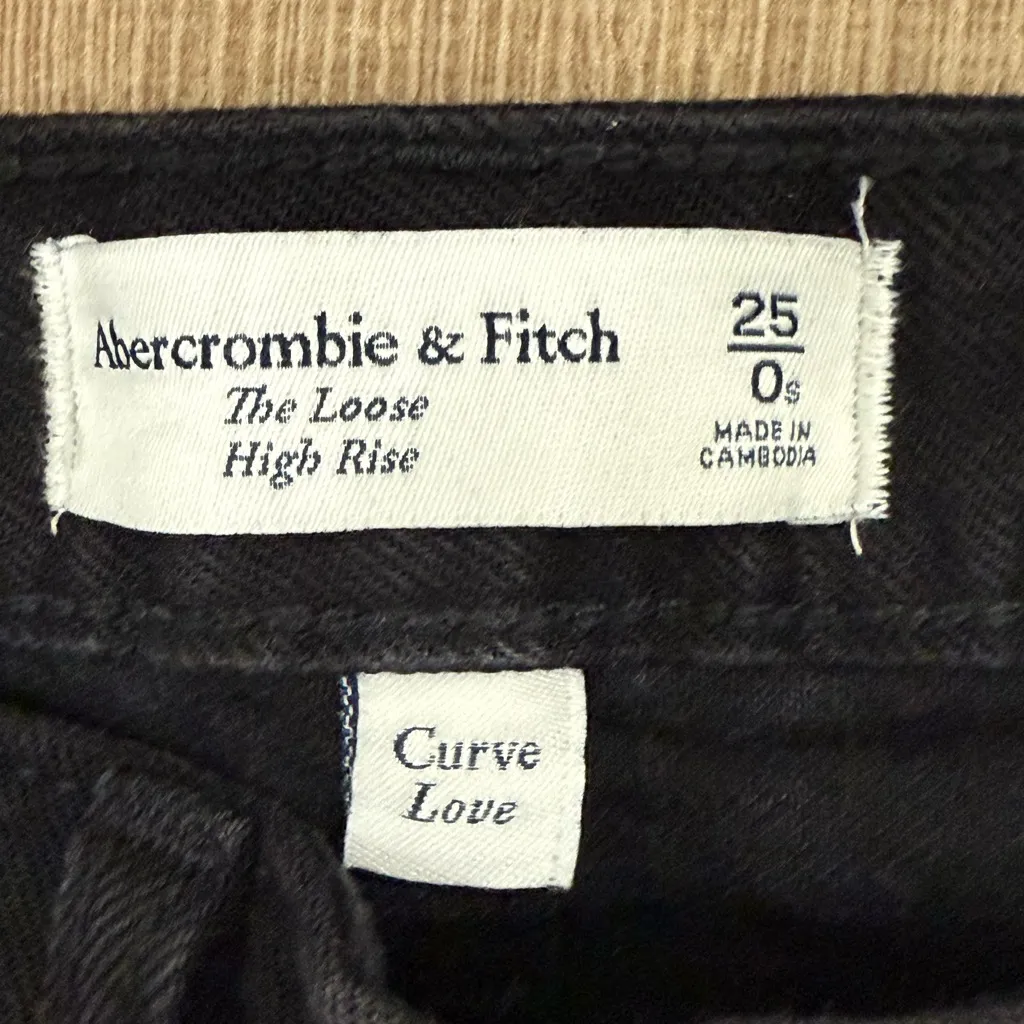 Abercrombie & Fitch curve love high rise jeans cuff hem in black (25 short) - Image 5