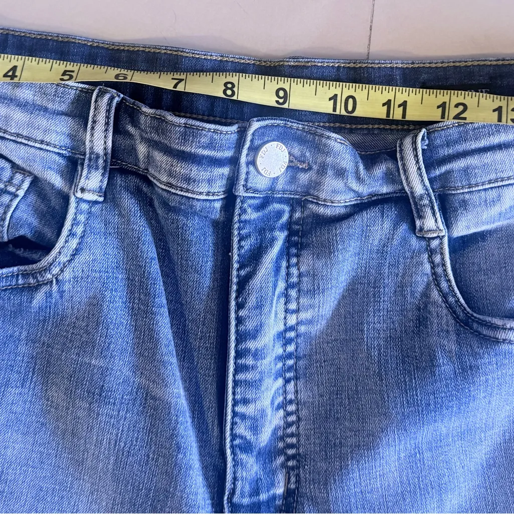 Women's Light Blue Cropped Jeans Size 26 - Image 6