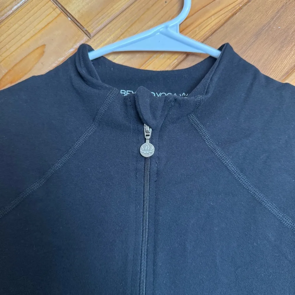 Beyond Yoga Jacket Size Large - Image 2