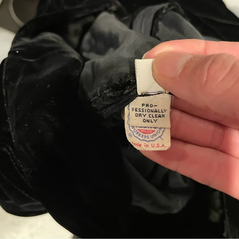 Vintage 70’s-80’s Oscar de la Renta velvet boatneck maxi ribbon waist maxi gown - Image 5