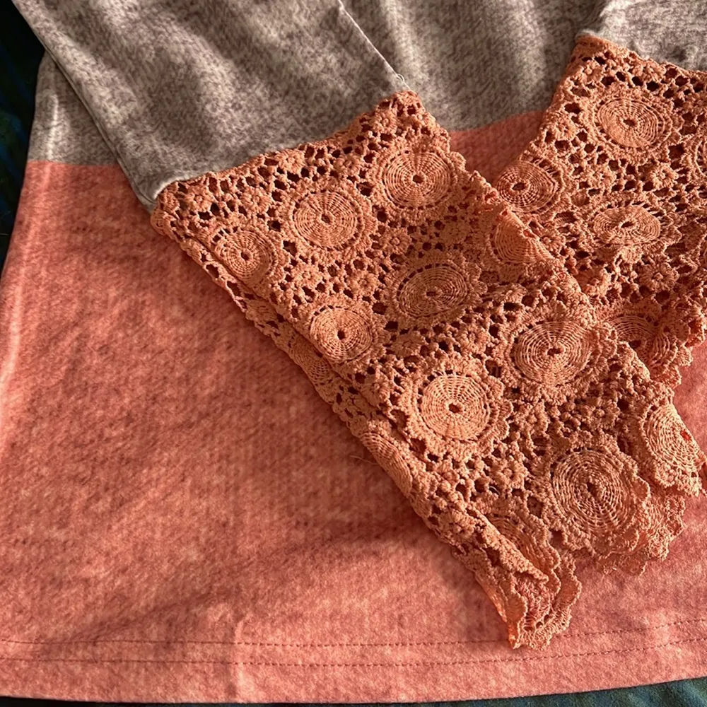 New glamorous v neck color block print top Mixed Media Crochet Sleeves Animal - Image 3