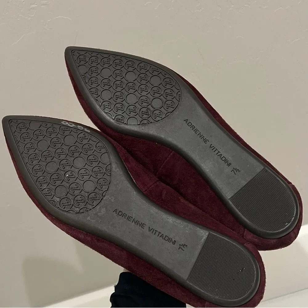 Adrienne Vittadini Fox scalloped pointy toe flats, suede leather maroon 7.5 - Image 6