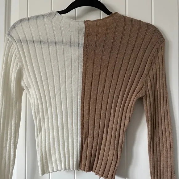 NWT Charmed Hearts Color Block Ribbed Knit Long Sleeve Crop Top Size Medium - Image 2