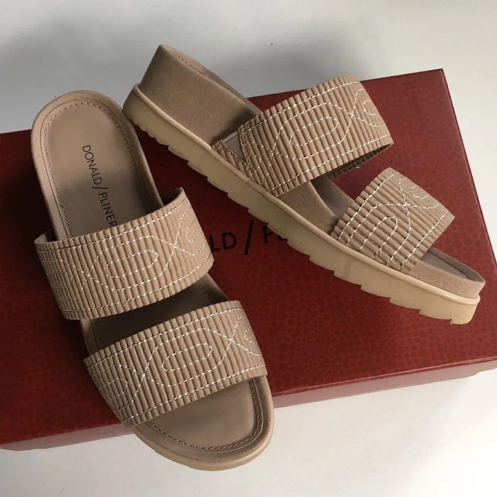 New in box Donald Pliner leather sandals - Image 3