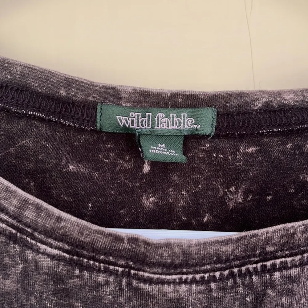 Cropped black distressed style T shirt - Image 4