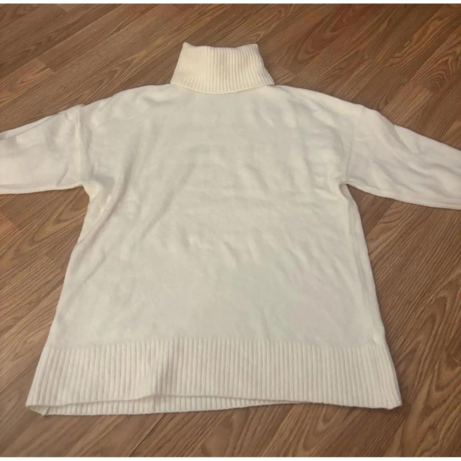 Old Navy Turtleneck Sweater Size Medium - Image 2