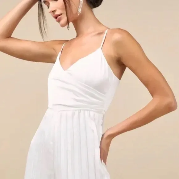 Lulus‎ Memorably Sophisticated White Satin Pleated Backless Jumpsuit Size XS - Image 4