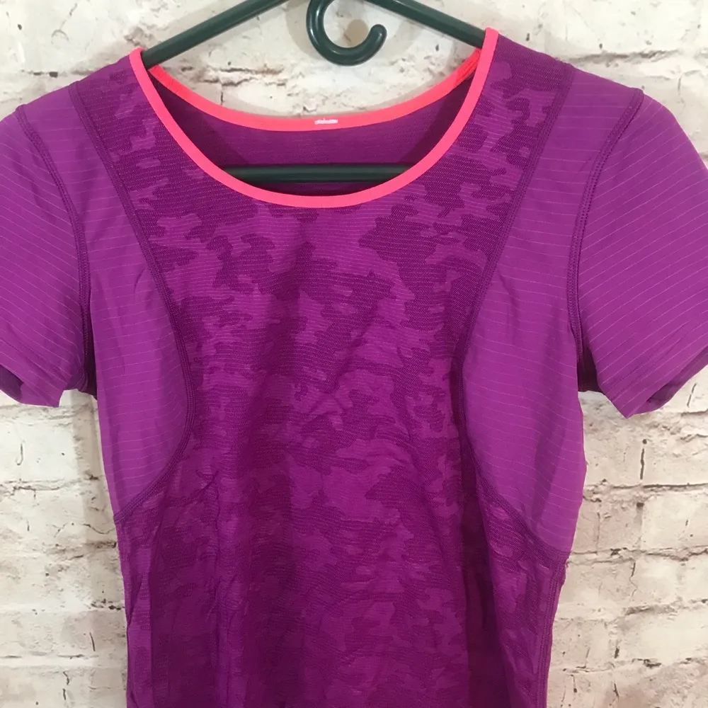 Lululemon Run For Days Regal Plum Tee Short sleeve - Image 3