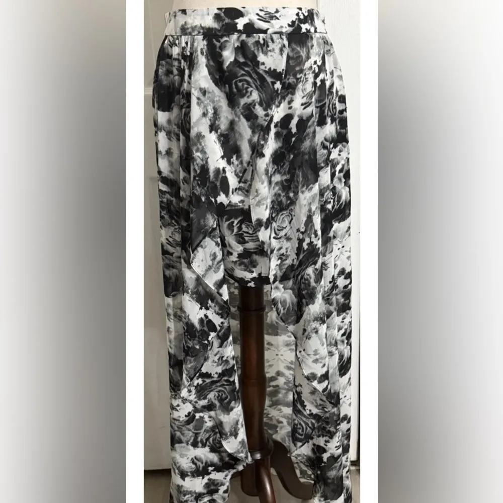 Kimchi Blue Urban Outfitters Black and White Layered Hi-Low Hem Skirt Sz 6 - Image 2