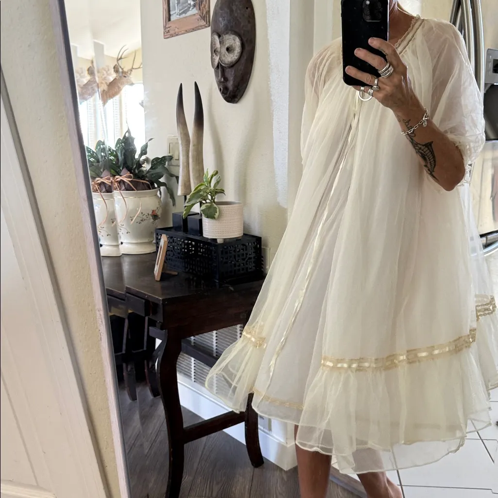 1950s Vanity Fair Peignoir Set full sweep swing Size
Swing nightgown and robe - Image 2